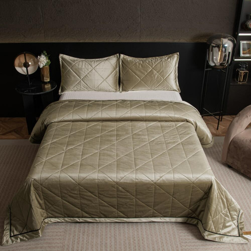 Велюровое покрывало в клетку и две наволочки OVL031