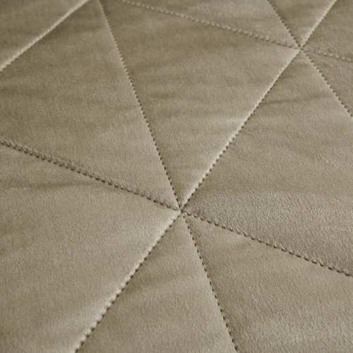 Велюровое покрывало в клетку и две наволочки OVL031