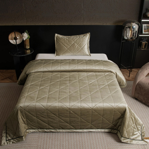 Велюровое покрывало в клетку и две наволочки OVL031