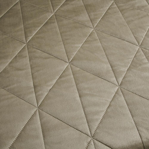 Велюровое покрывало в клетку и две наволочки OVL031