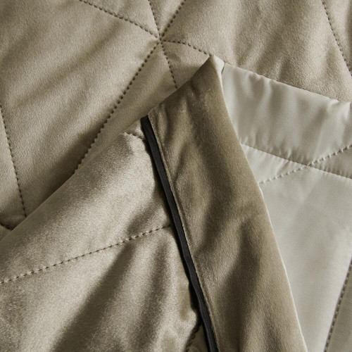 Велюровое покрывало в клетку и две наволочки OVL031