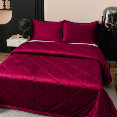 Велюровое покрывало в клетку и две наволочки OVL035