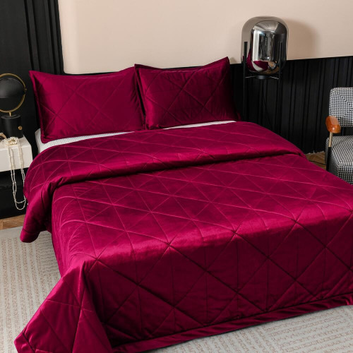 Велюровое покрывало в клетку и две наволочки OVL035