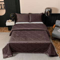 Велюровое покрывало в клетку и две наволочки OVL037