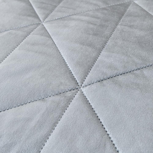 Велюровое покрывало в клетку и две наволочки OVL038