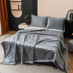 Велюровое покрывало в клетку и две наволочки OVL038