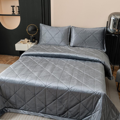 Велюровое покрывало в клетку и две наволочки OVL038