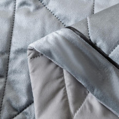 Велюровое покрывало в клетку и две наволочки OVL038