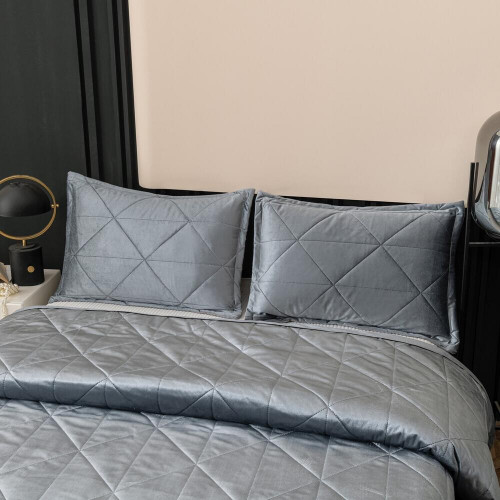 Велюровое покрывало в клетку и две наволочки OVL038