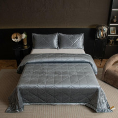 Велюровое покрывало в клетку и две наволочки OVL039