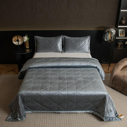 Велюровое покрывало в клетку и две наволочки OVL039