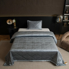 Велюровое покрывало в клетку и две наволочки OVL039