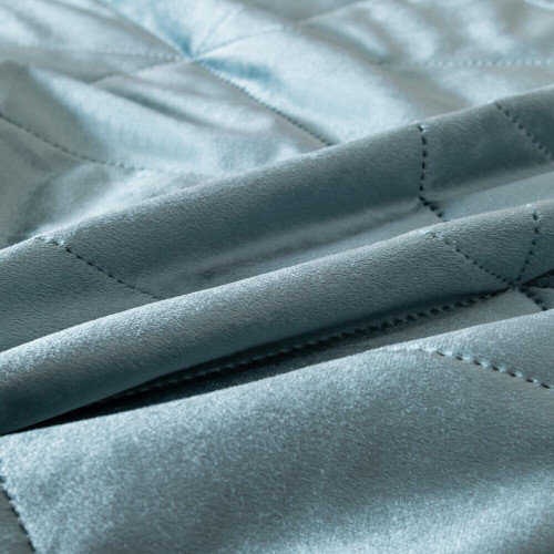 Велюровое покрывало в клетку и две наволочки OVL040