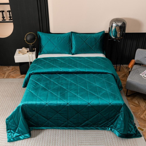 Велюровое покрывало в клетку и две наволочки OVL045