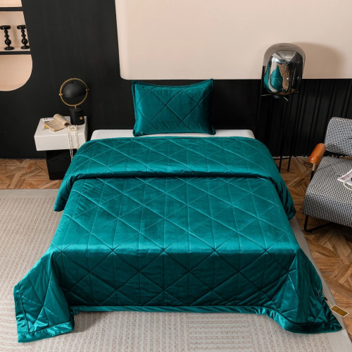 Велюровое покрывало в клетку и две наволочки OVL045