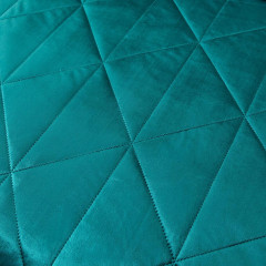 Велюровое покрывало в клетку и две наволочки OVL045