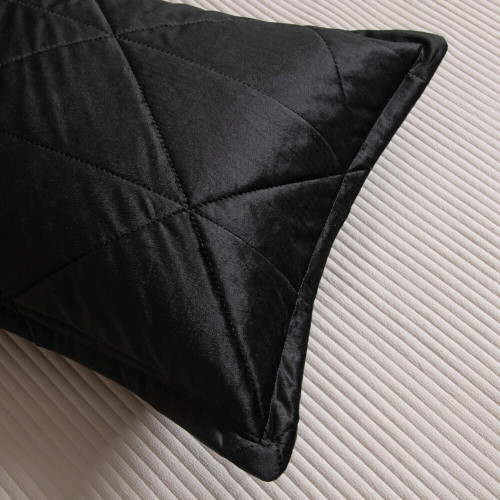 Велюровое покрывало в клетку и две наволочки OVL047