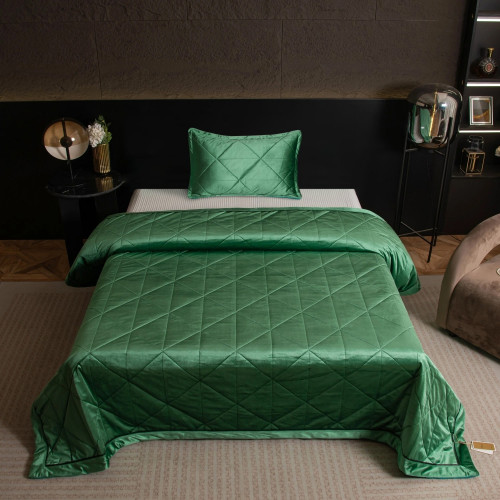 Велюровое покрывало в клетку и две наволочки OVL049