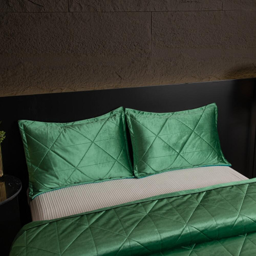 Велюровое покрывало в клетку и две наволочки OVL049