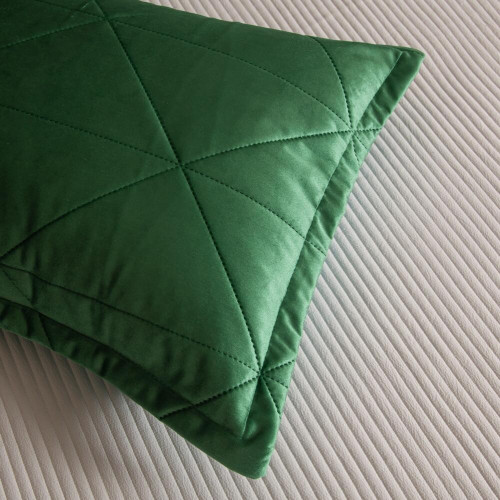 Велюровое покрывало в клетку и две наволочки OVL049